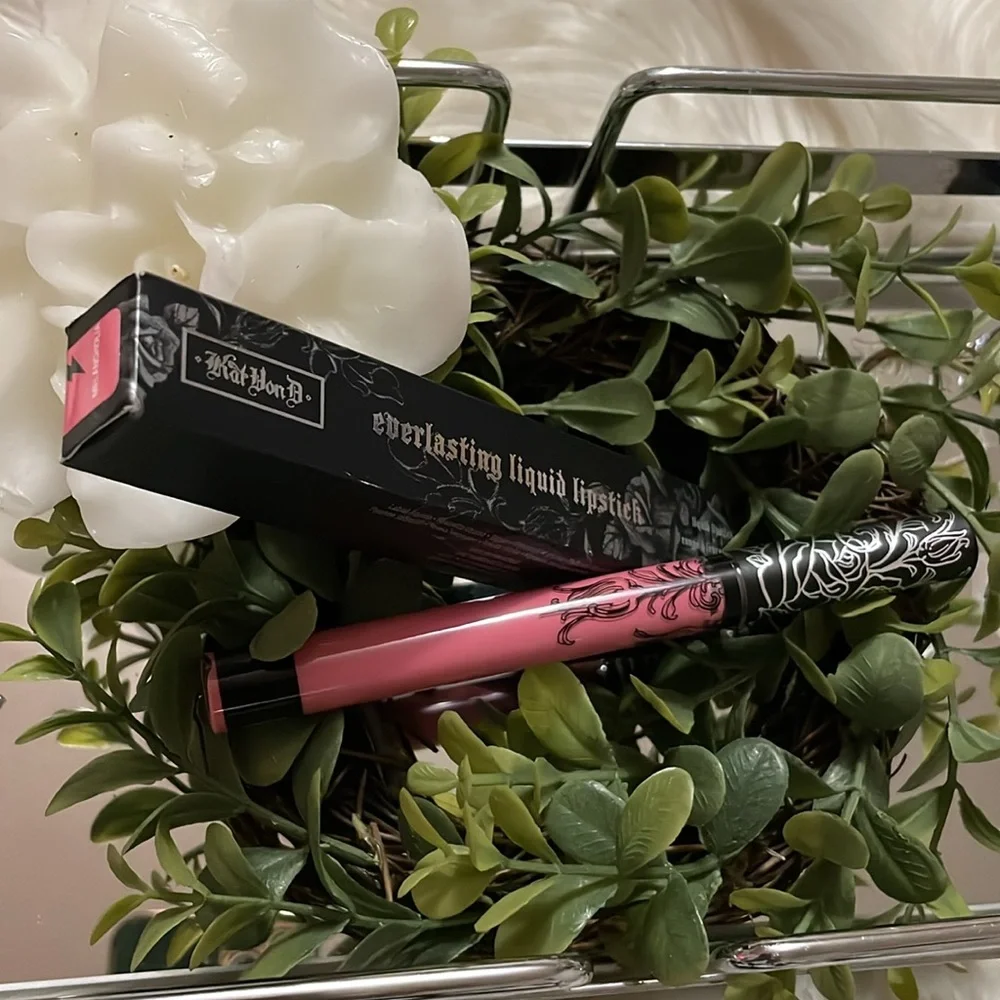 🖤 👄 KAT VON D®️ GORGEOUS SHADE MELANCOLÍA Everlasting Liquid Lipstick 👄 🖤